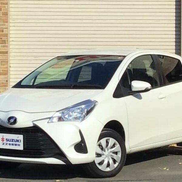 TOYOTA VITZ 2017