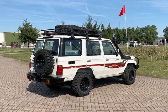 Toyota Land Cruiser VDJ76L V8 Hard Top 2019 - Image 4