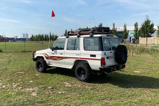 Toyota Land Cruiser VDJ76L V8 Hard Top 2019 - Image 5