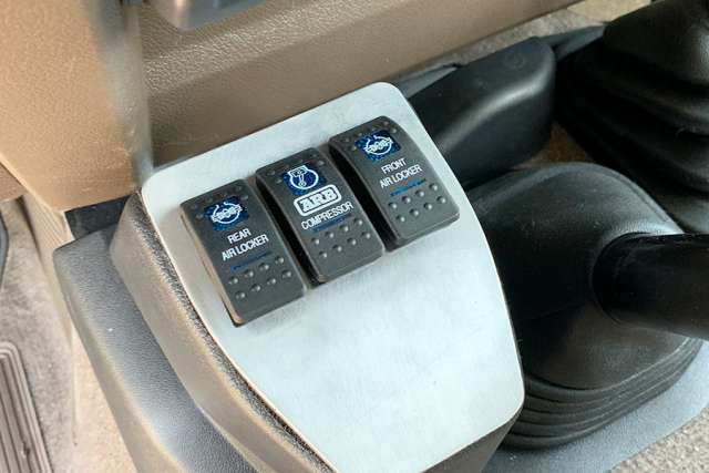 Toyota Land Cruiser VDJ76L V8 Hard Top 2019 - Image 11