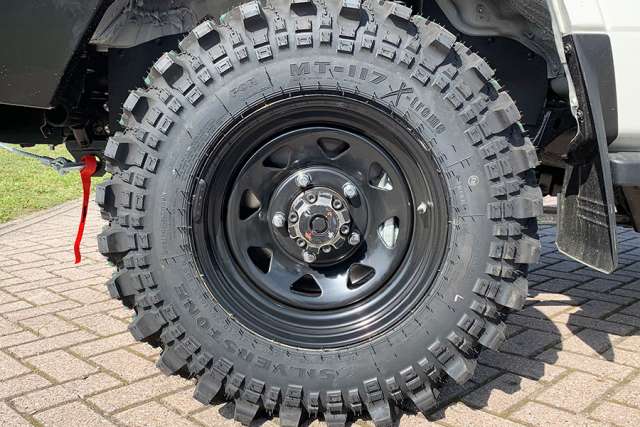 Toyota Land Cruiser VDJ76L V8 Hard Top 2019 - Image 13